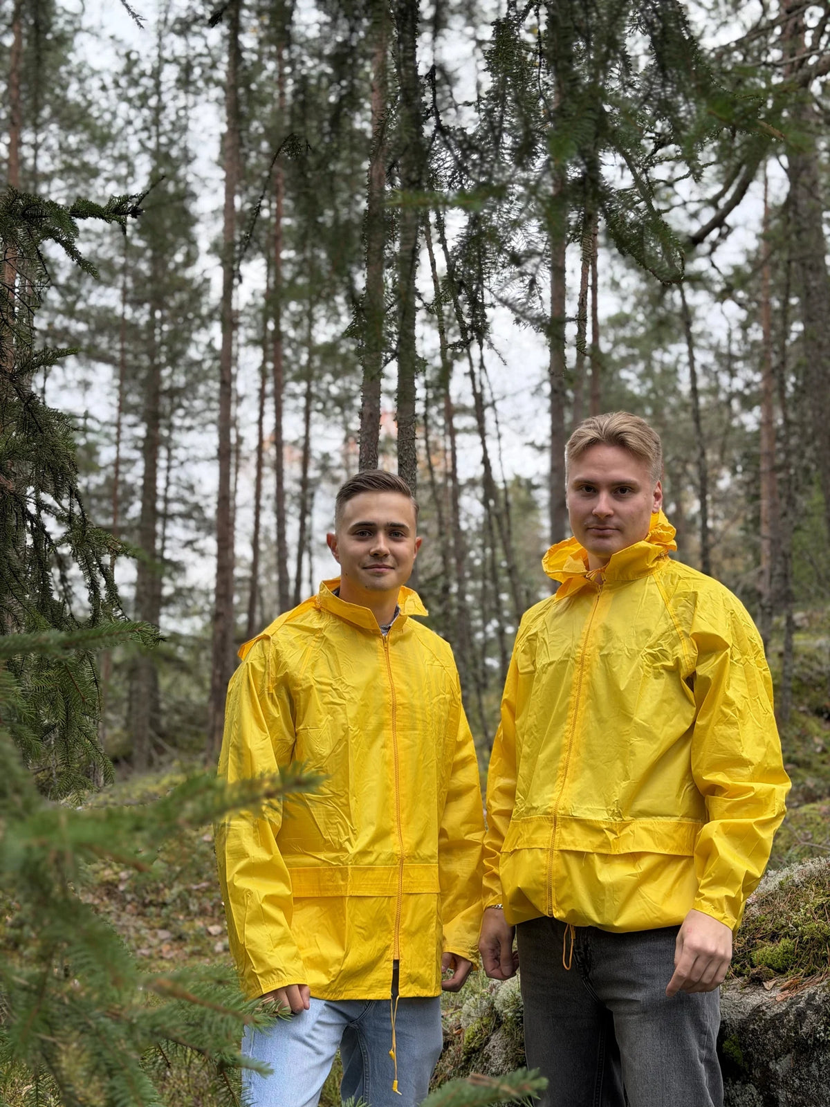 Nordic Luxury Homesin perustajat Hugo ja Niko metsässä